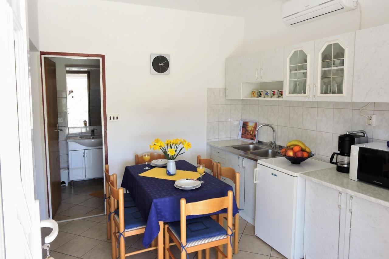 Apartments By The Sea Veli Rat, Dugi Otok - 436 Kültér fotó